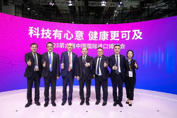 相約進(jìn)博 | 上海醫(yī)藥助力雅培藥品新品發(fā)布，共同推動(dòng)中國(guó)女性健康全程管理